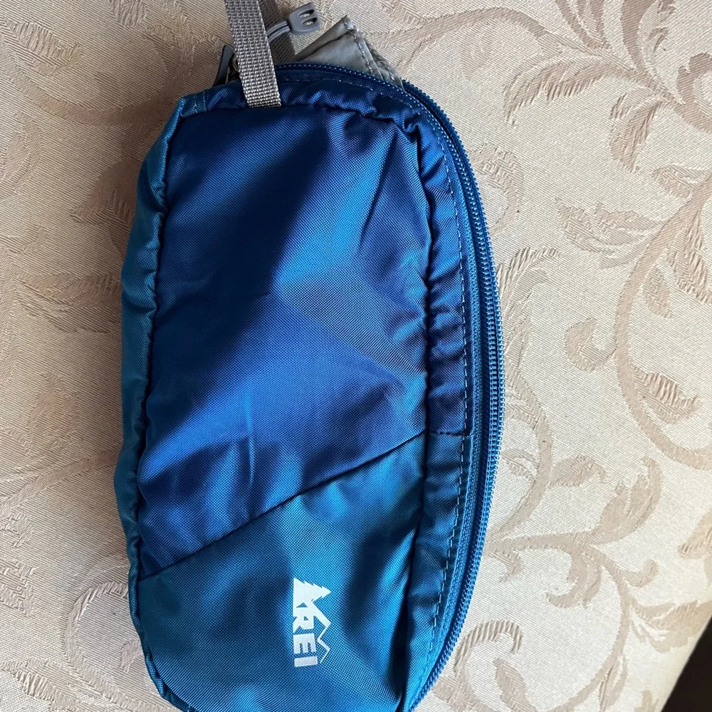 REI Navy Blue Men's Belt Bag - Picture 1 of 9